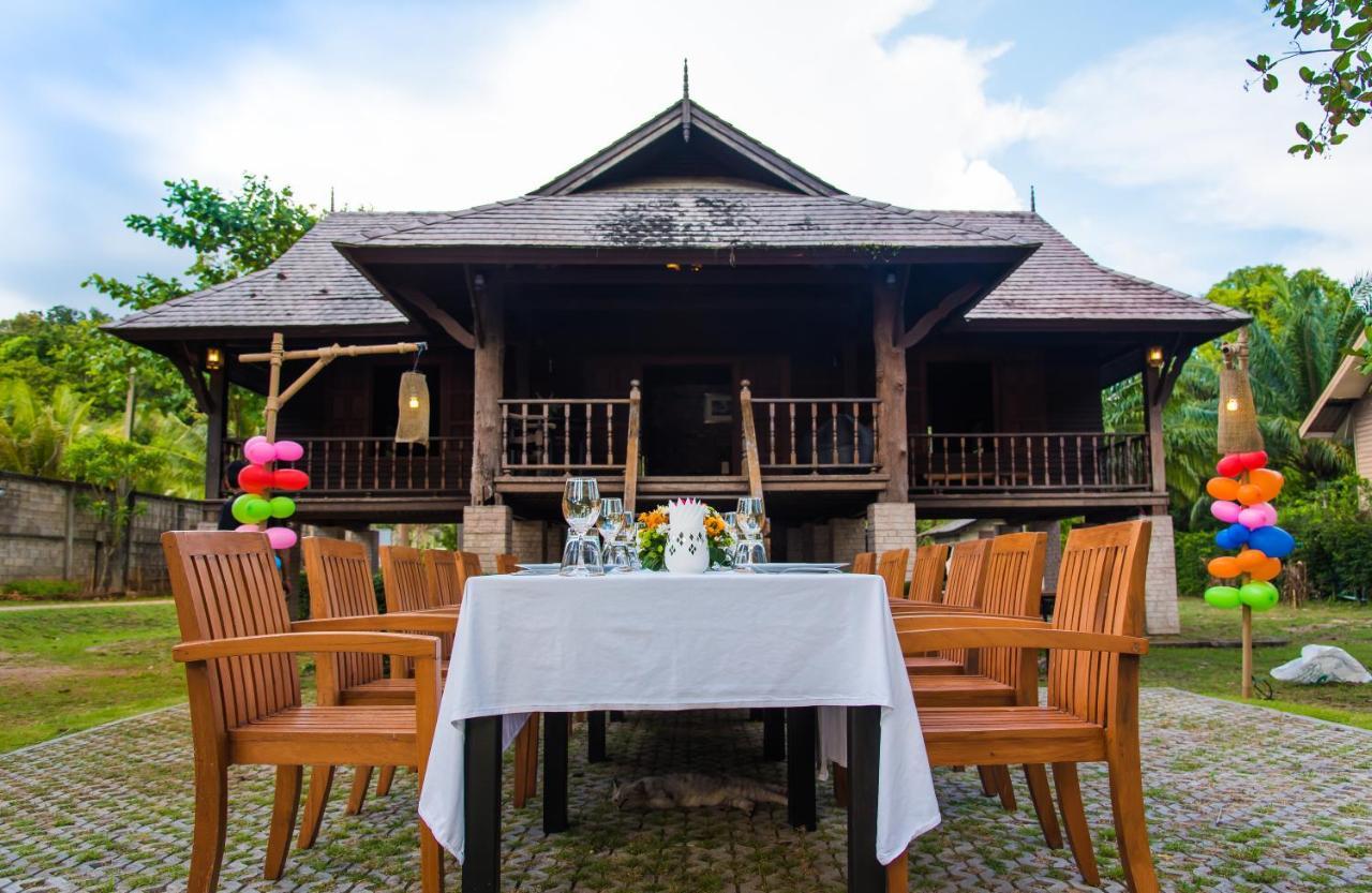 Villa Thalanena By The Beach Экстерьер фото